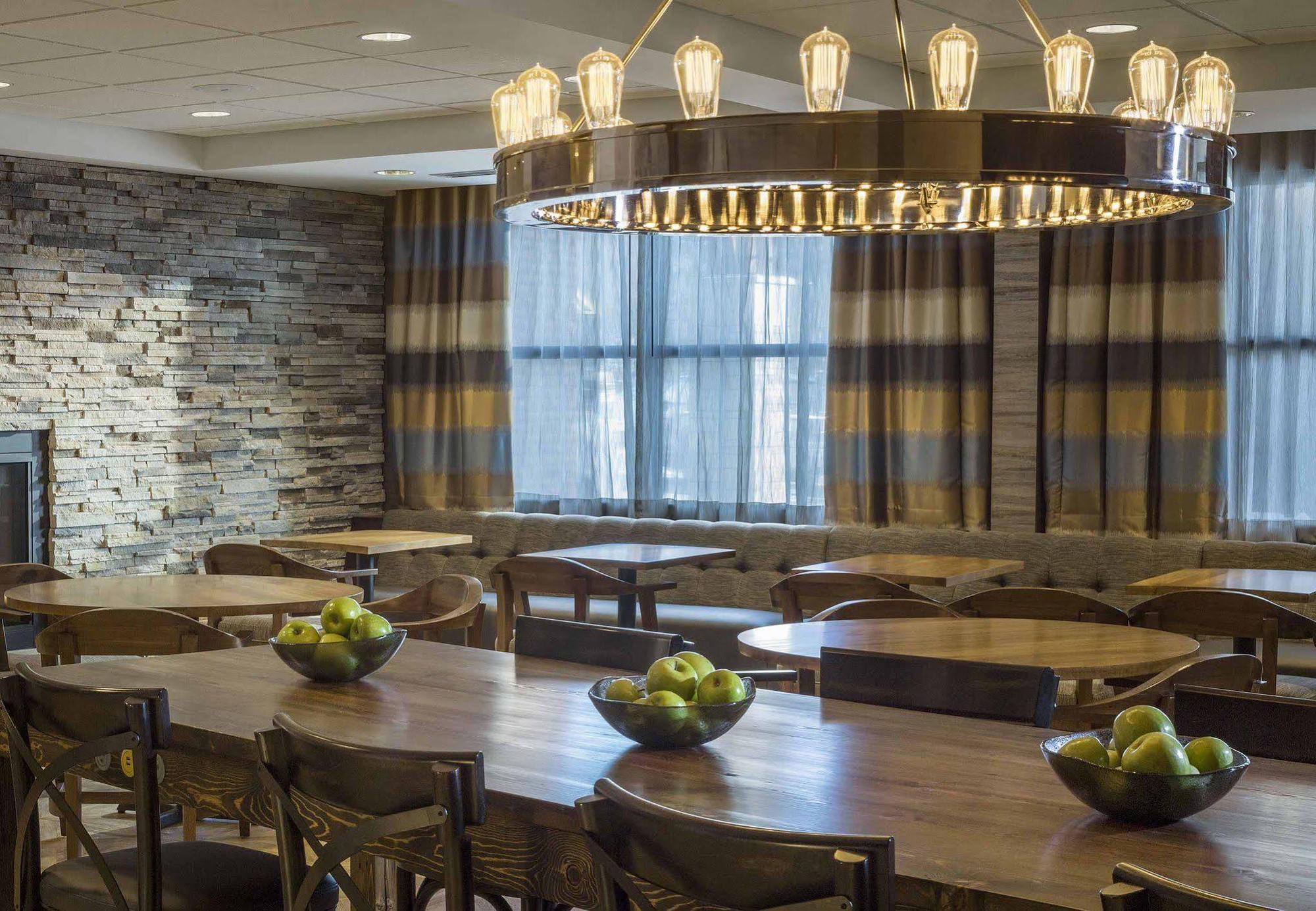 Fairfield By Marriott Stowe Hotel